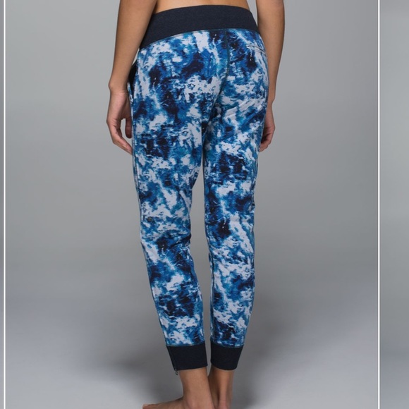 Lululemon No Sweat Pant in Silver & Navy Blue - Picture 2 of 14